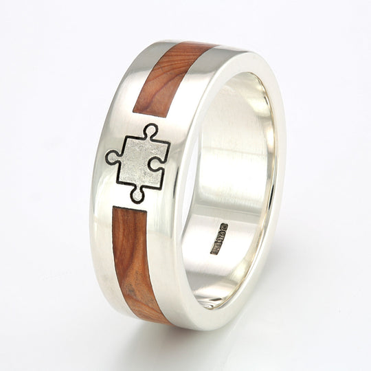 9ct White Gold with Yew & Jigsaw Engraving