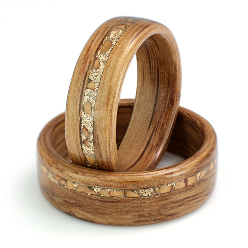 Oak, Walnut, Walnut Shell & Gold Shavings Set by Eco Wood Rings
