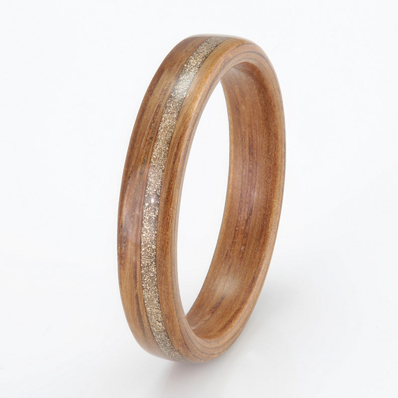 Oak Ring 4mm with Yellow Gold Shavings by Eco Wood Rings