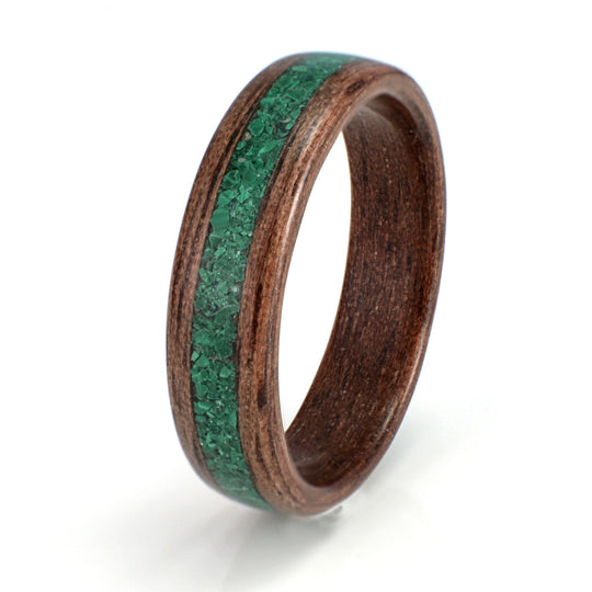 Walnut Ring 5mm with Malachite